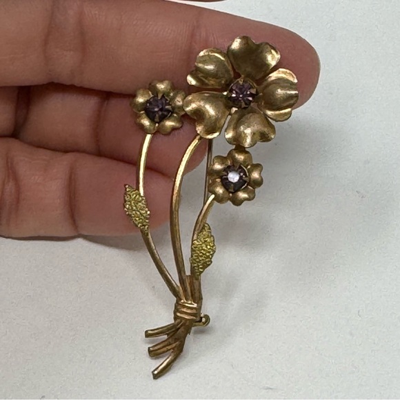 Vintage Victorian Purple Rhinestone Brass Flower Brooch Pin - Picture 5 of 8